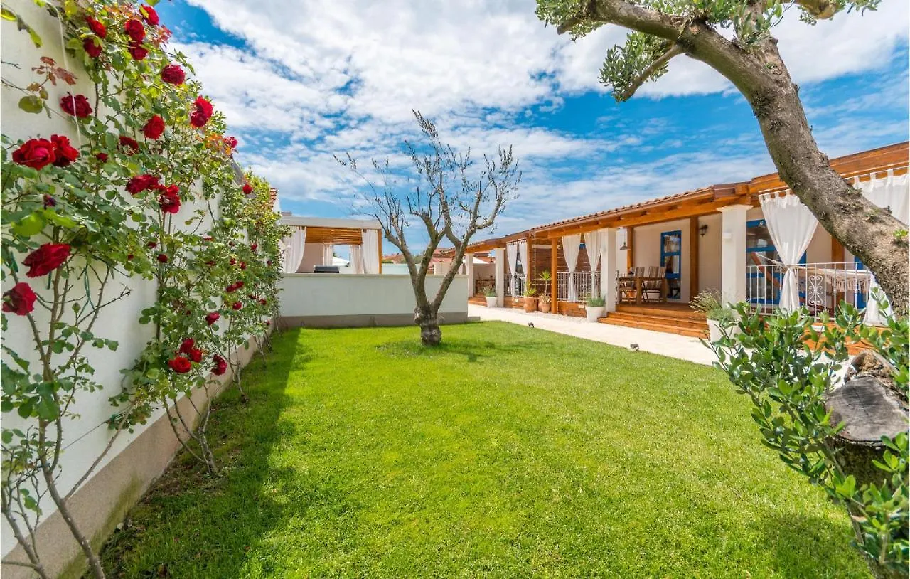 Pet Friendly Home In Biograd Na Moru With Wifi بيت للعطل